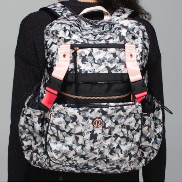 Rare Lululemon Travelling Yogini Rucksack in Mystic Jungle - Picture 10 of 10